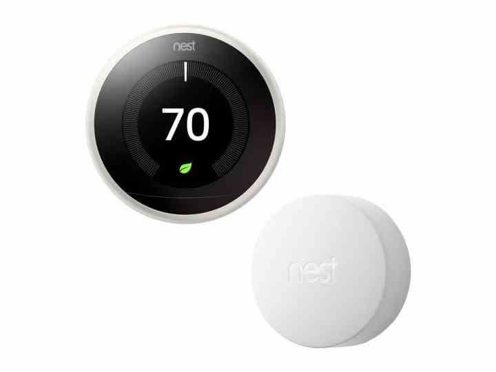 Beyaz bir arka plana karşı Google Nest Öğrenme Termostatı ve Yuva Sıcaklık Sensörü.