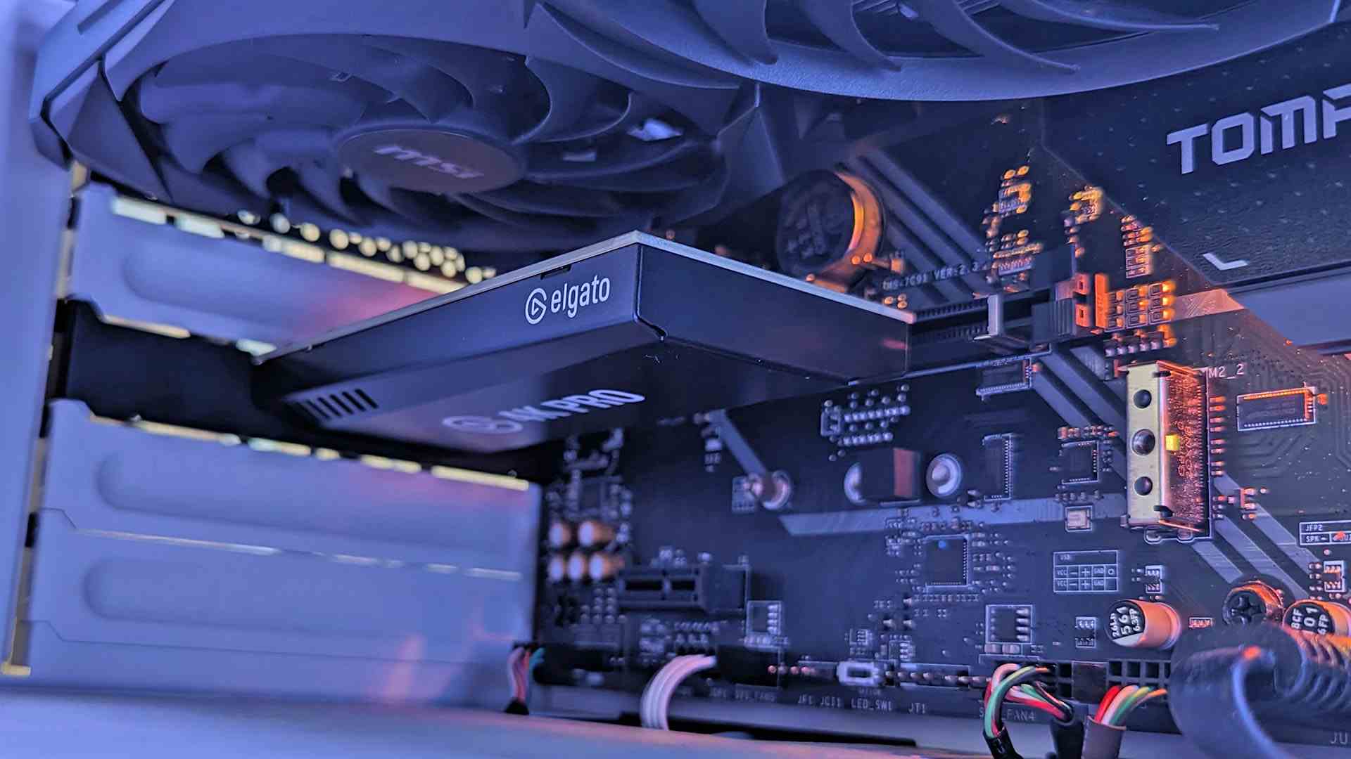 PCIe yuvasına takılı Elgato 4K Pro yakalama kartı