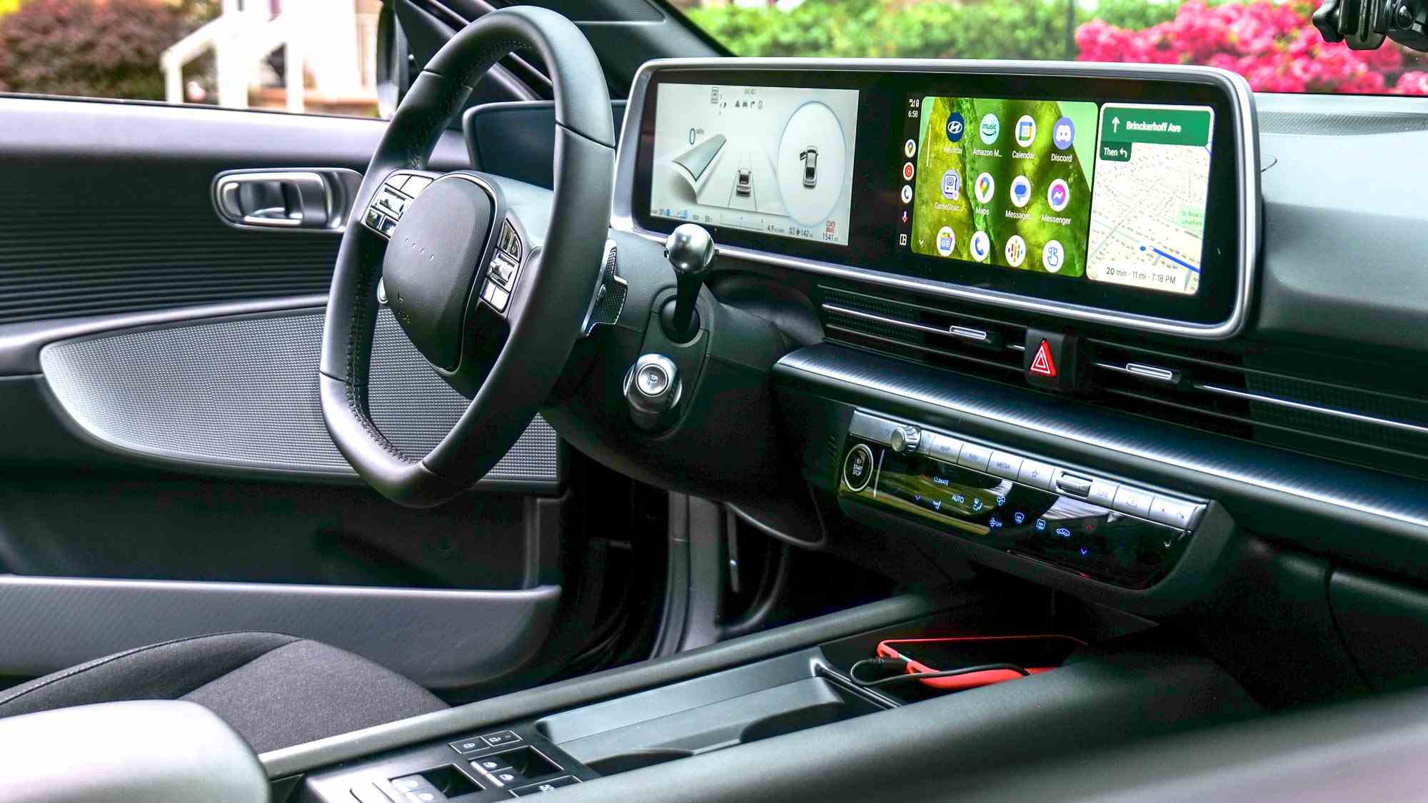 Hyundai Ioniq 6 SE RWD (2024) ile iç mekan ve dokunmatik ekran.