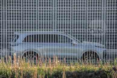Popüler lüks crossover Li Auto L9 Rusya'da üretilecek mi?  Eski Rus Mercedes-Benz fabrikasında bu tür 60 araba keşfedildi